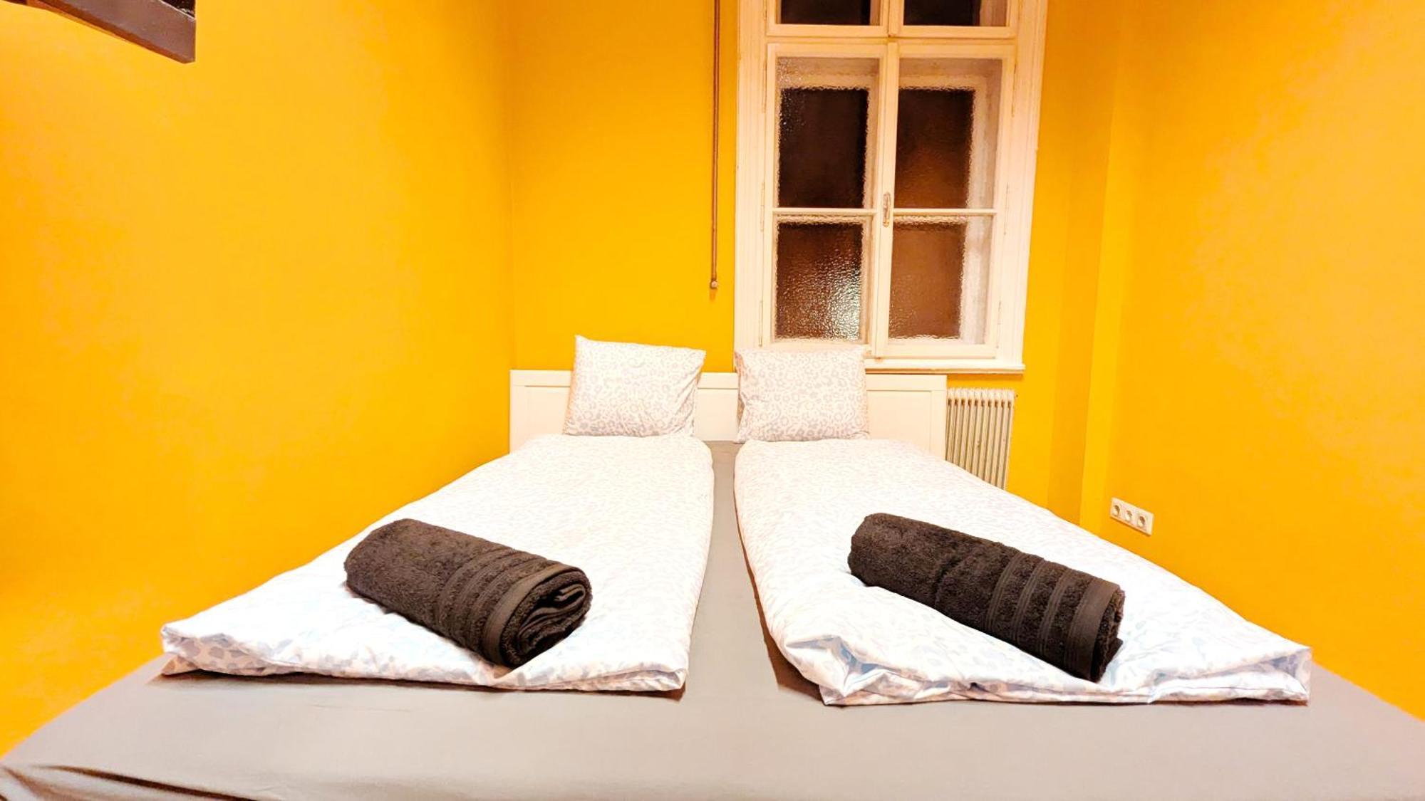 Spacious For Group - 15 Min From Airport & Center, 5 Min From Main-bus Station Ez11